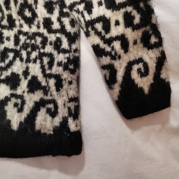 Vintage Hand knit 100% Merinol Wool Sweater (S) - Picture 4 of 7